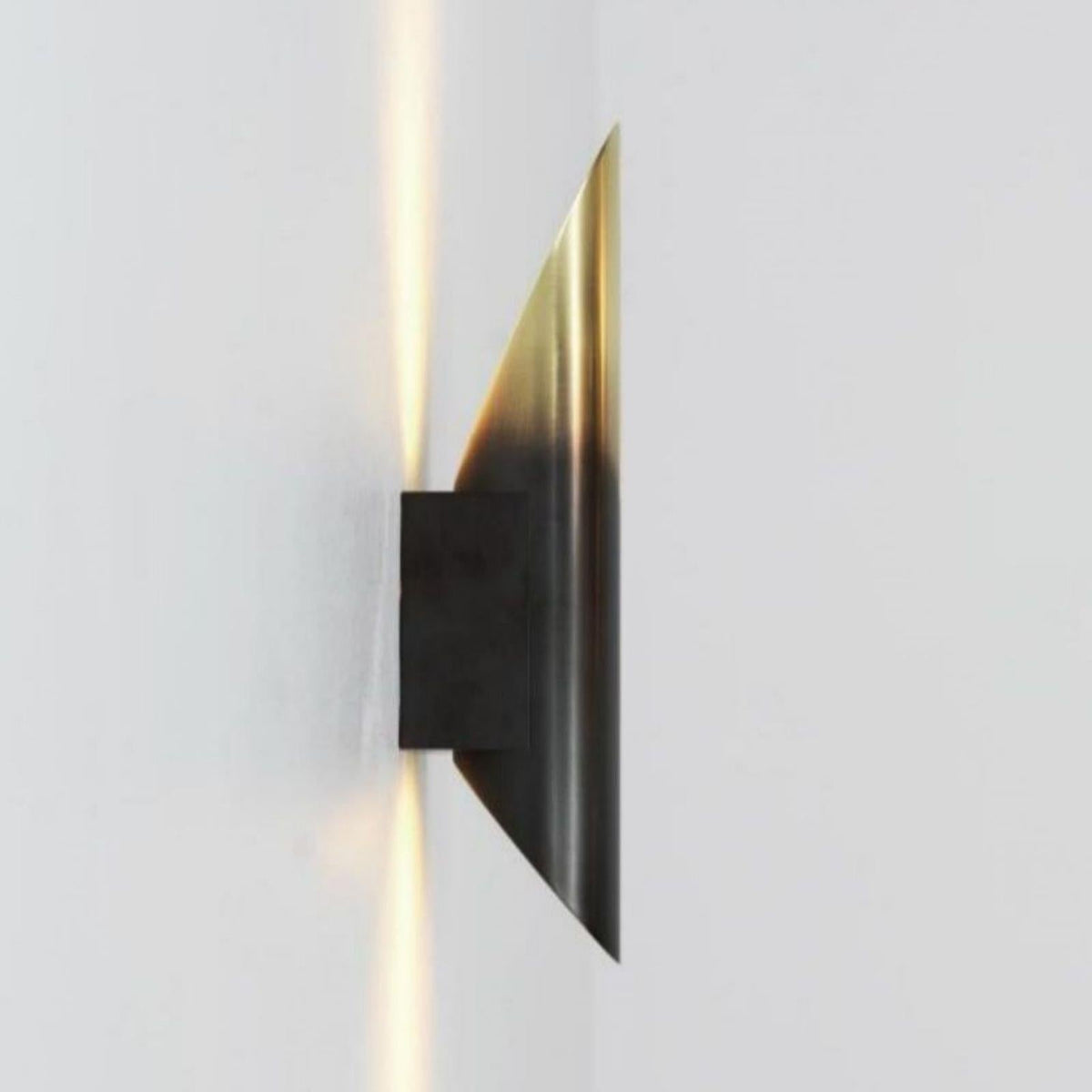 Brio Voyager Sconce - product detail 5